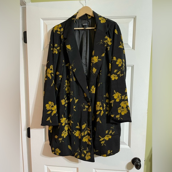 torrid Jackets & Blazers - Black & Yellow Floral Blazer